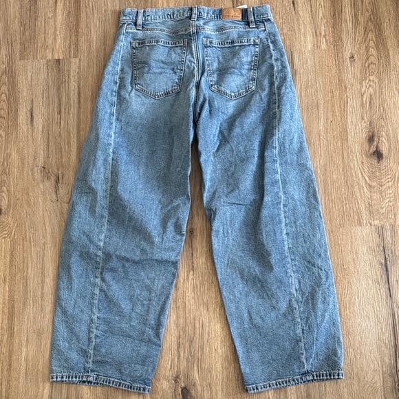 American Eagle Outfitters Women’s Light Blue Relaxed Barrel Jeans - Picture 4 of 4